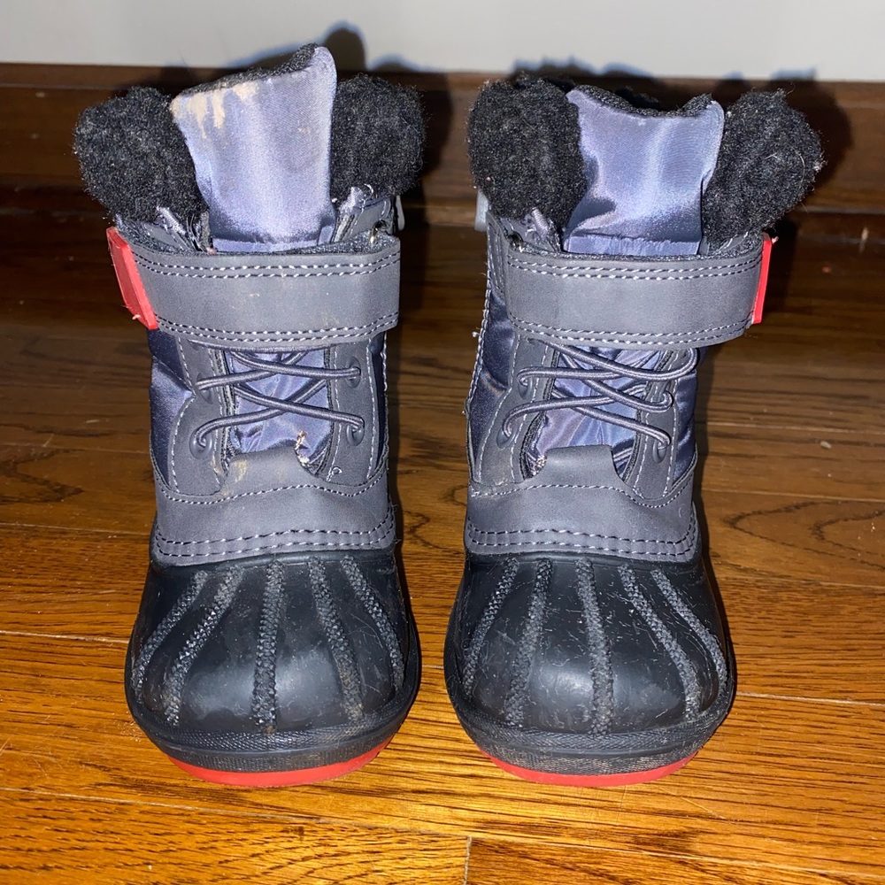 Snow boots
